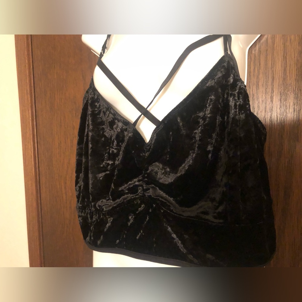 Torrid Strappy Velvet Bralette 4 Black Stretch - Picture 3 of 7